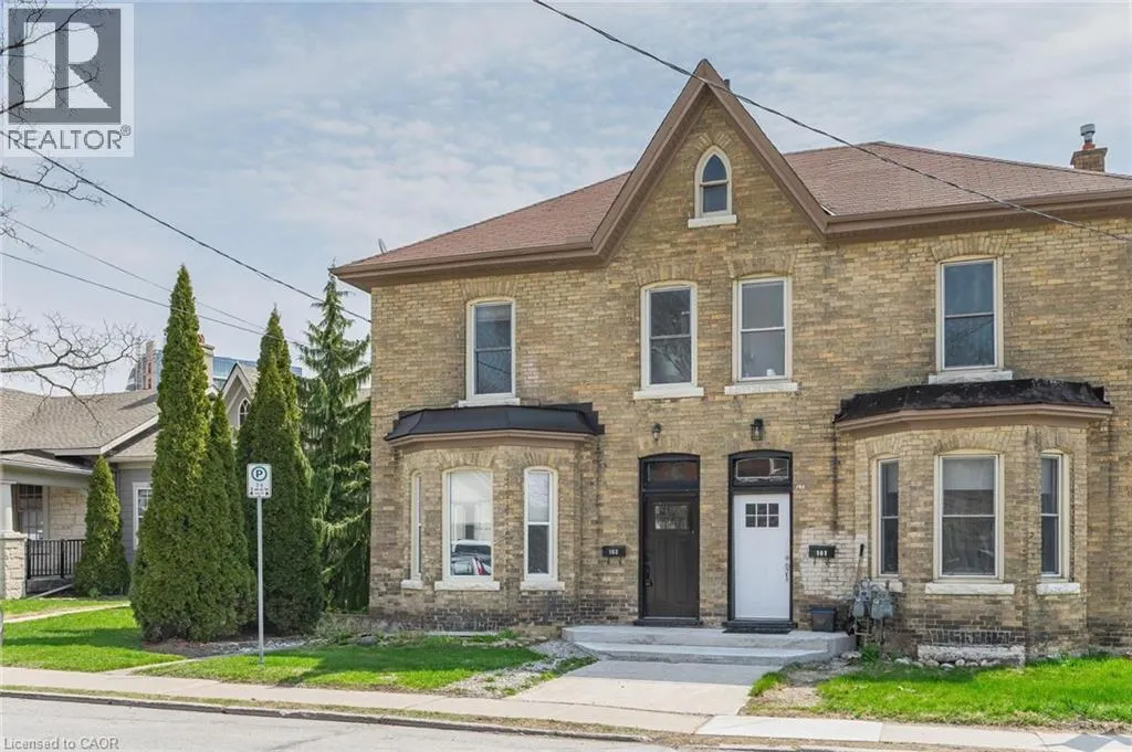 103 SURREY Street E