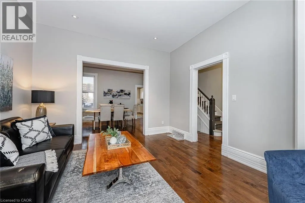 103 SURREY Street E