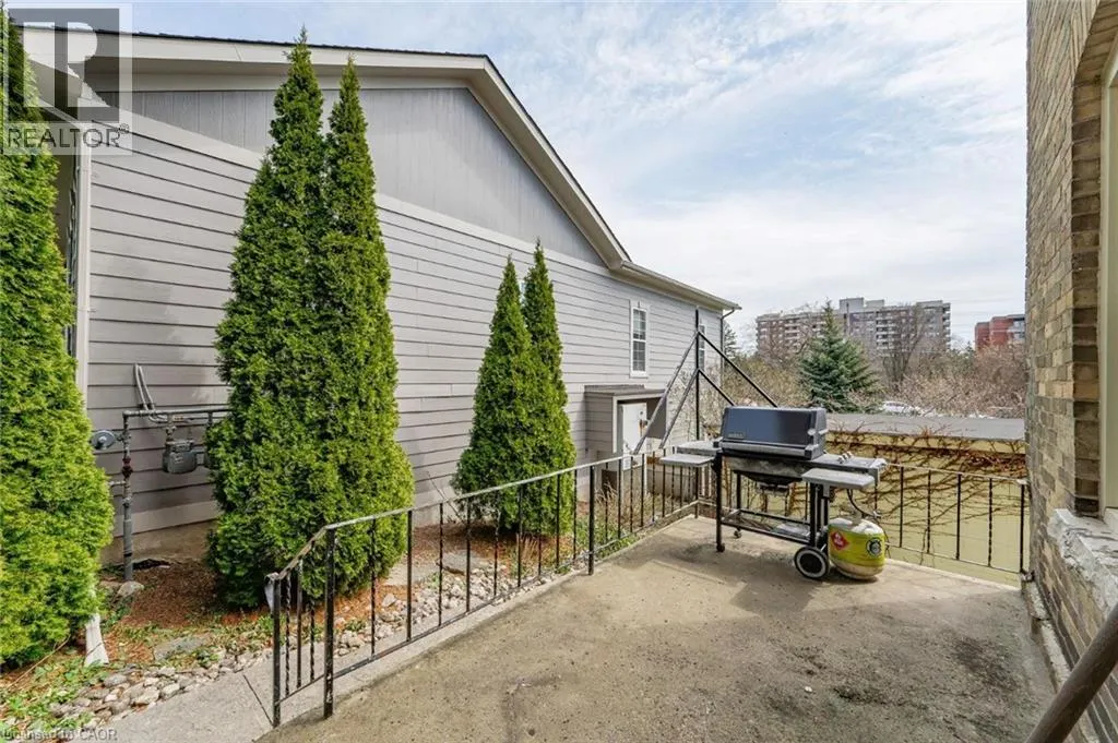 103 SURREY Street E
