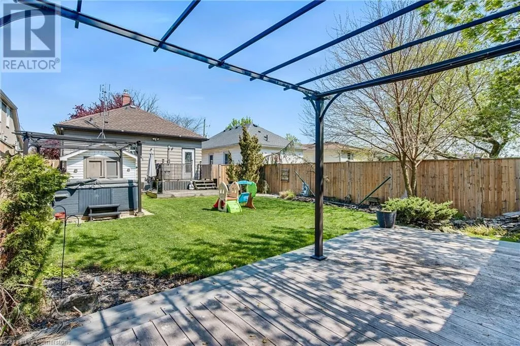 4 RAVINE Road