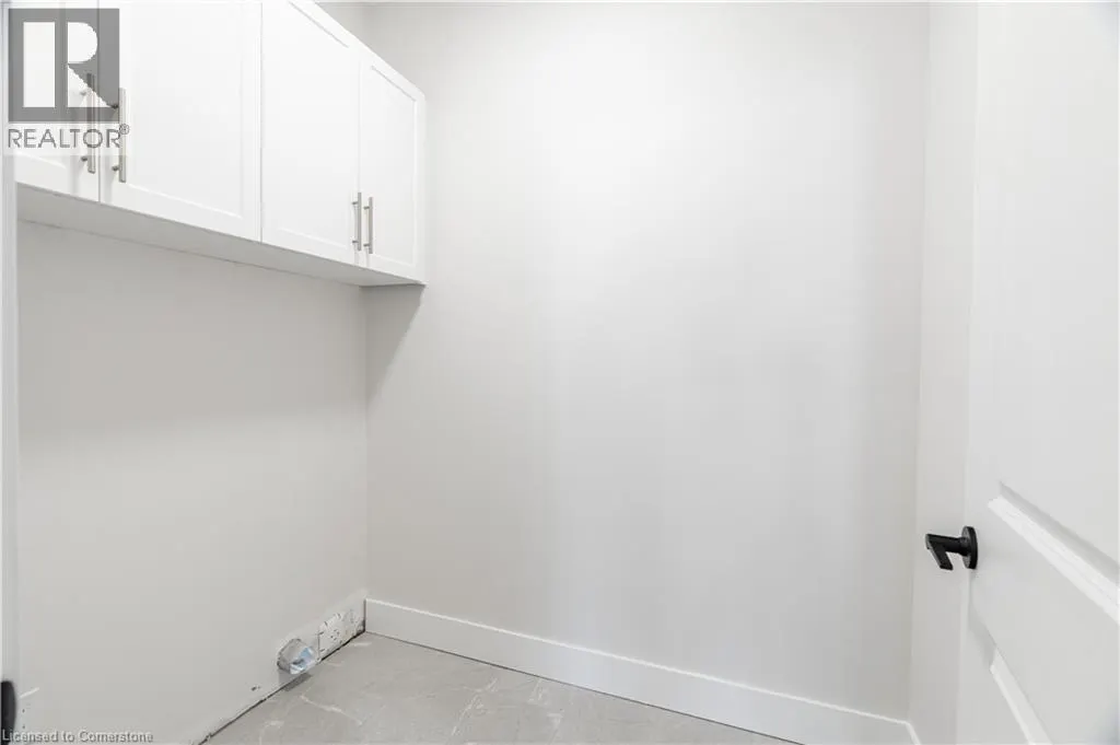 5.5 SOUTH COURT Street W