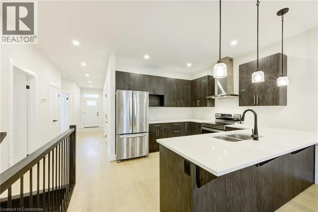 5.5 SOUTH COURT Street W