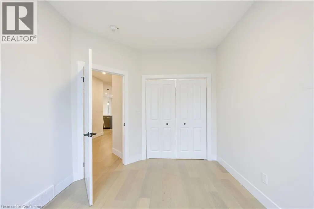 5.5 SOUTH COURT Street W