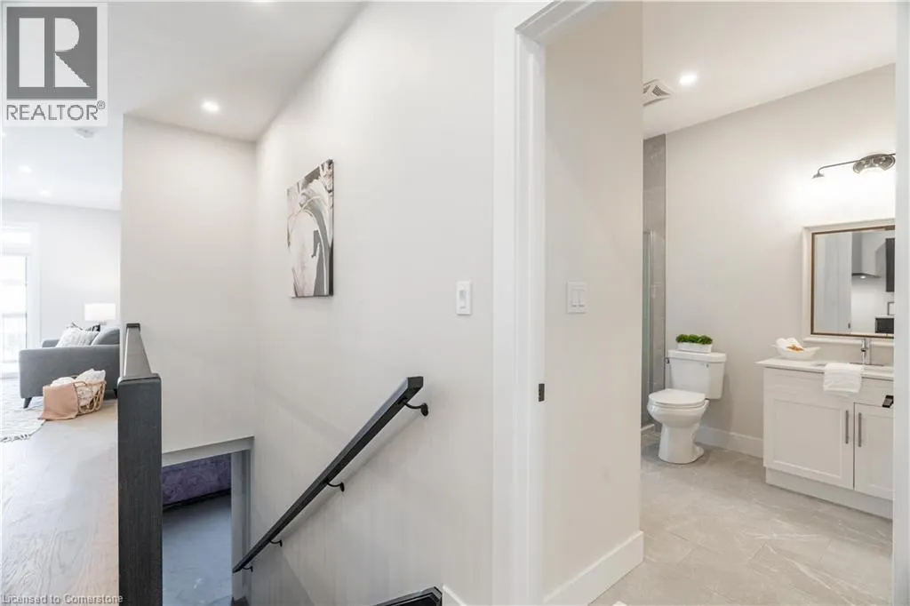 5.5 SOUTH COURT Street W