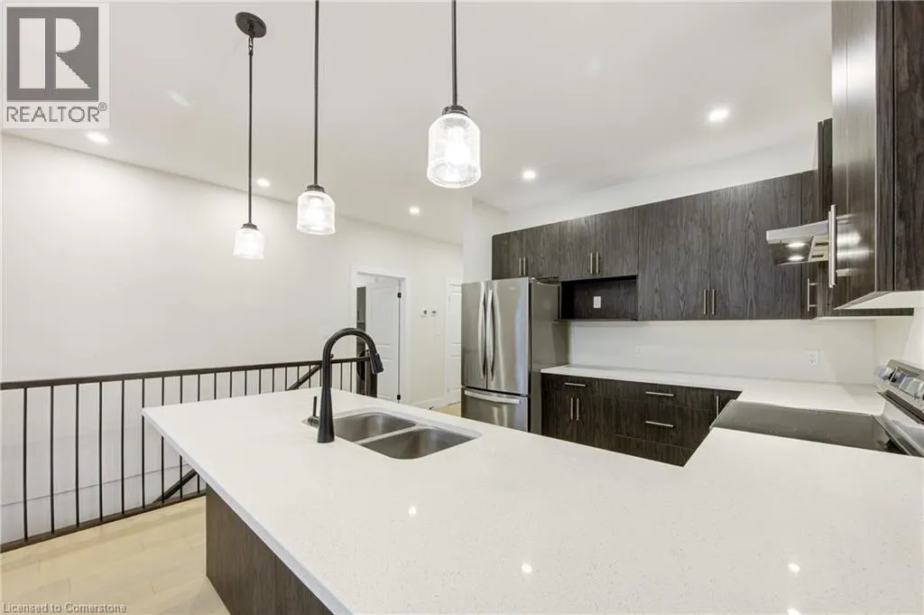 5.5 SOUTH COURT Street W