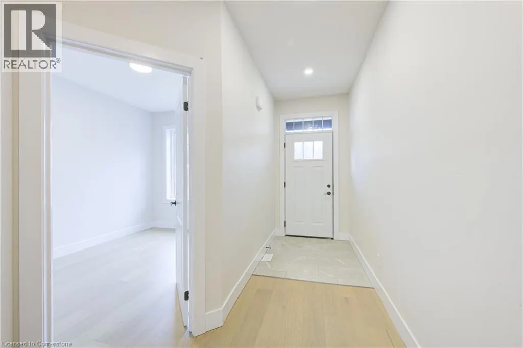 5.5 SOUTH COURT Street W