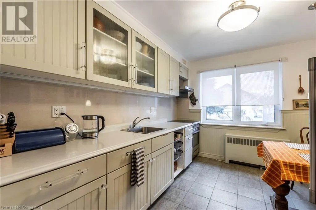 13 MCMASTER Avenue