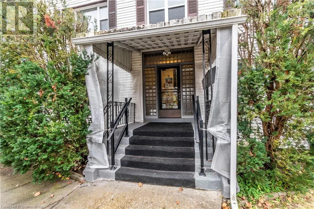 13 MCMASTER Avenue
