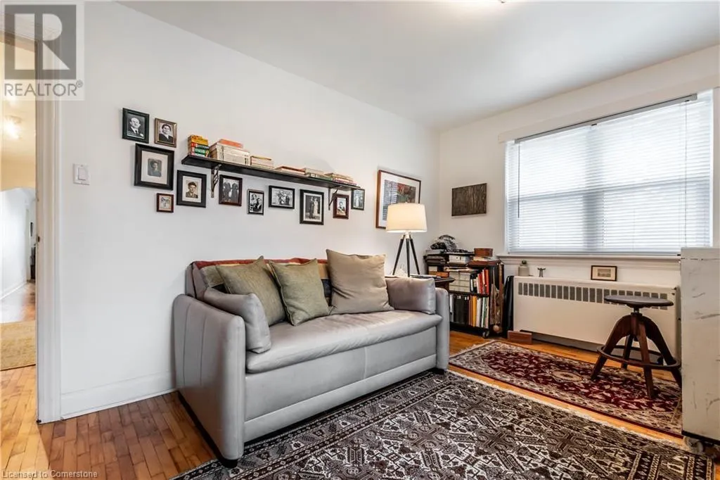 13 MCMASTER Avenue