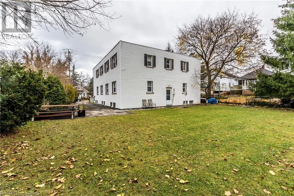 13 MCMASTER Avenue