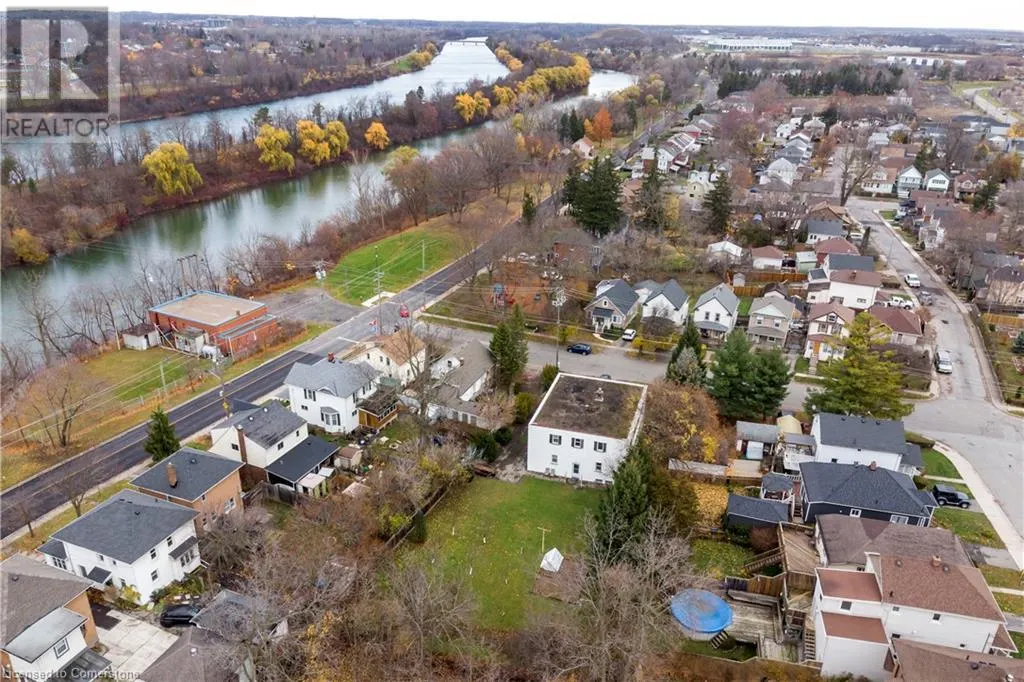 13 MCMASTER Avenue