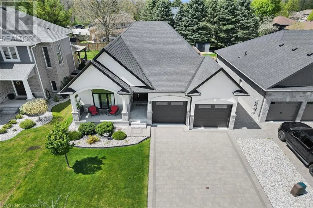 18 KEMP Crescent