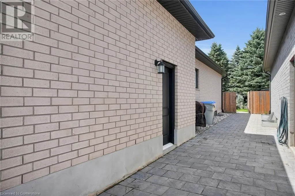 18 KEMP Crescent