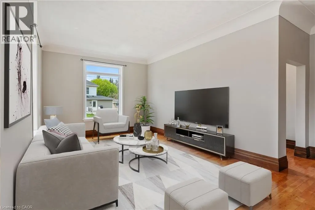147 TALBOT Street S