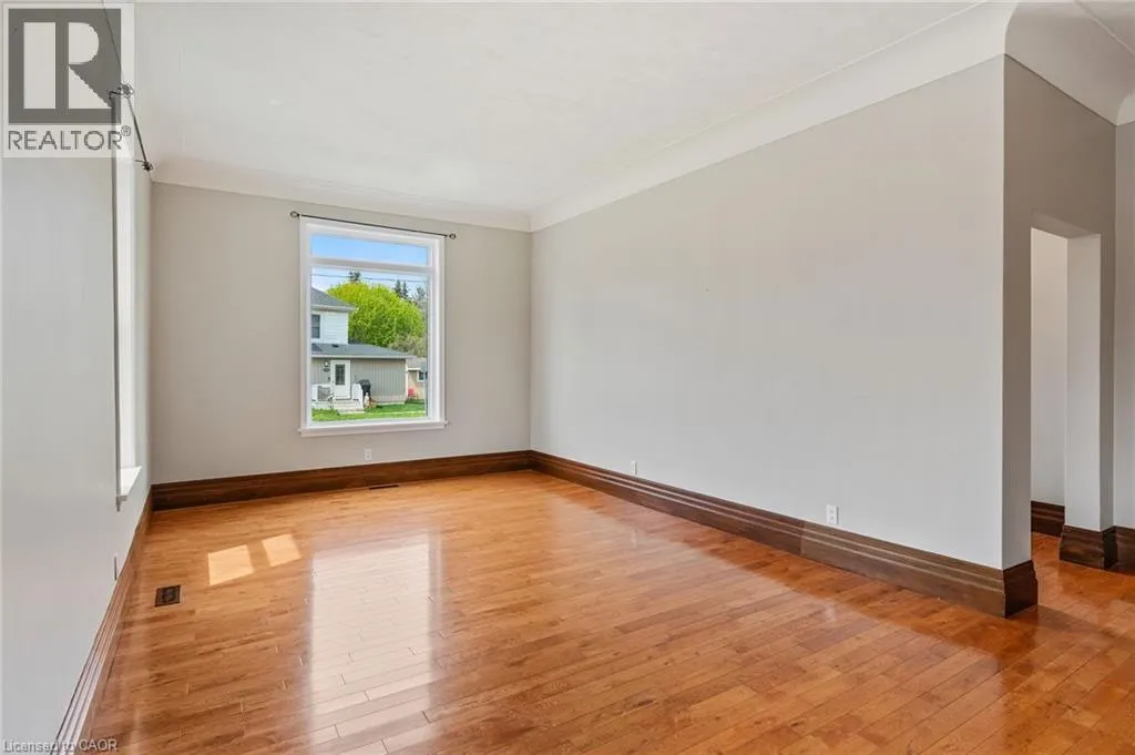 147 TALBOT Street S