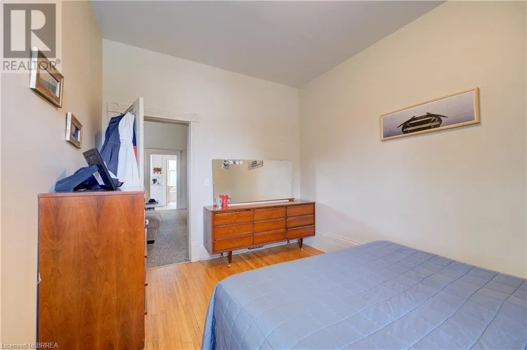 23 LYONS Avenue
