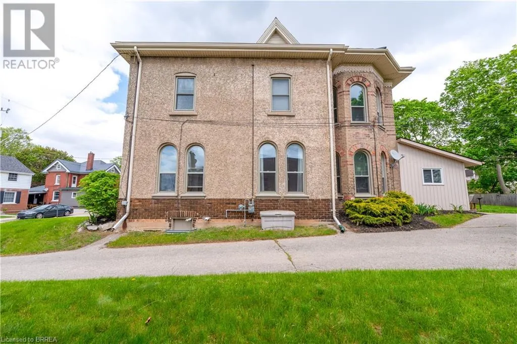 23 LYONS Avenue