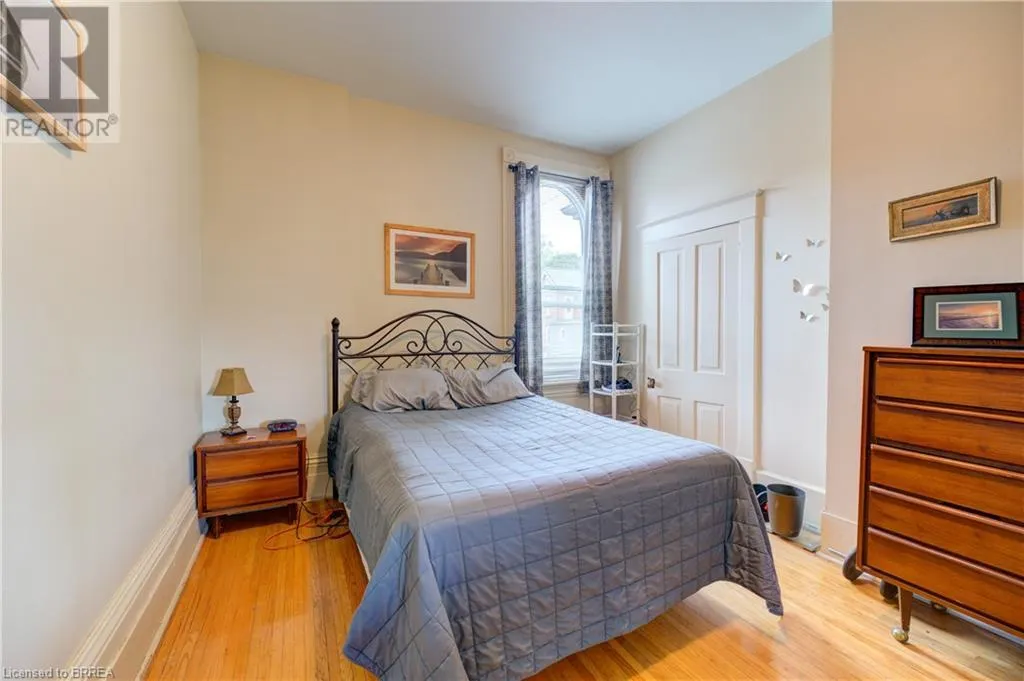23 LYONS Avenue