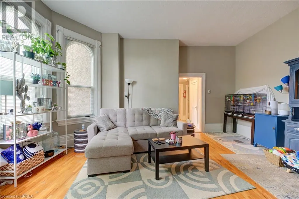 23 LYONS Avenue