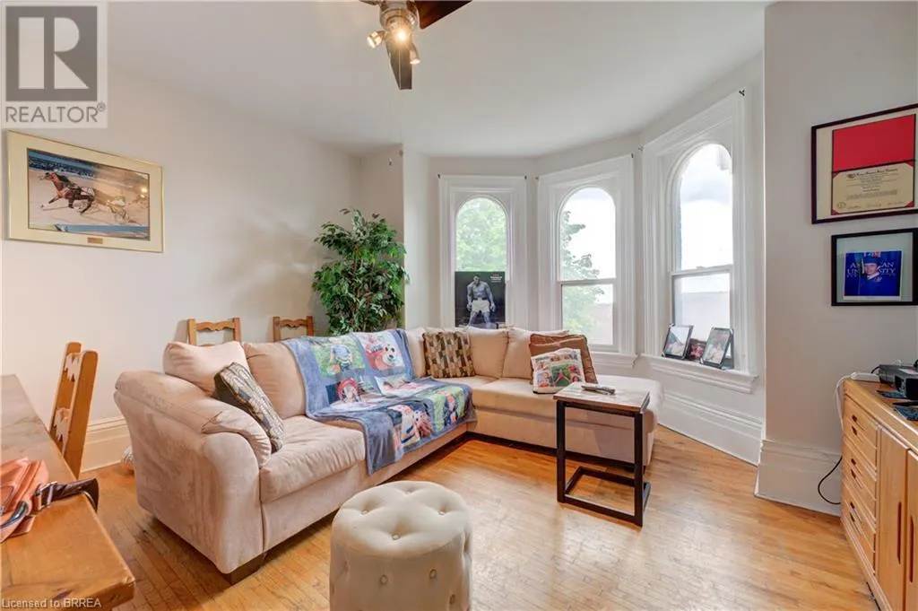 23 LYONS Avenue