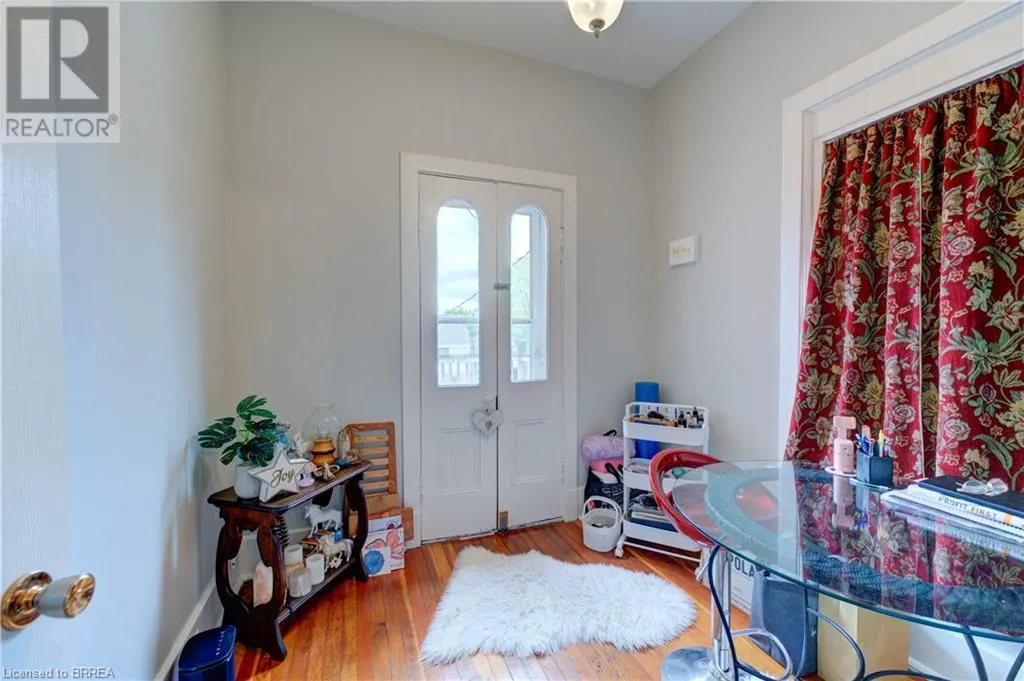 23 LYONS Avenue
