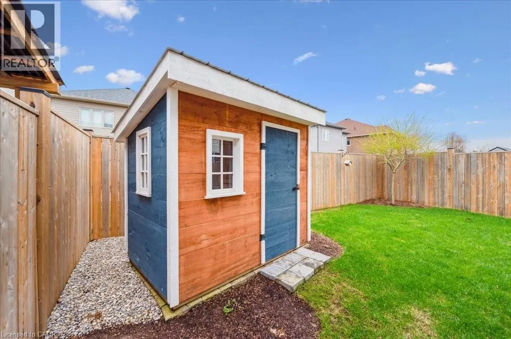 33 MCFARLANE Crescent