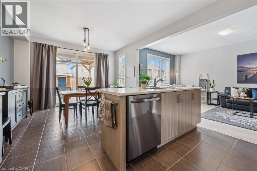 33 MCFARLANE Crescent