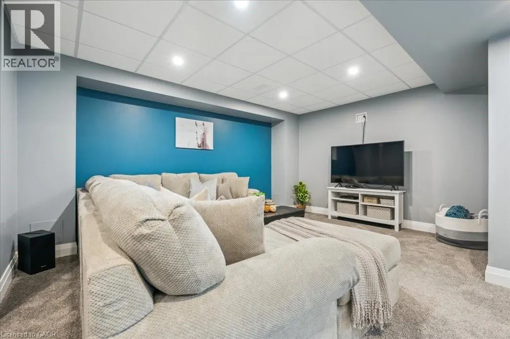 33 MCFARLANE Crescent