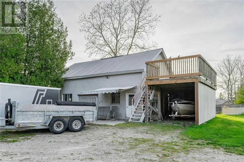 4 BROCK Road N
