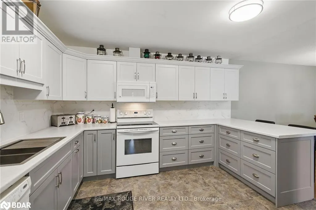 475 PARKHILL Road W Unit# 222, #222