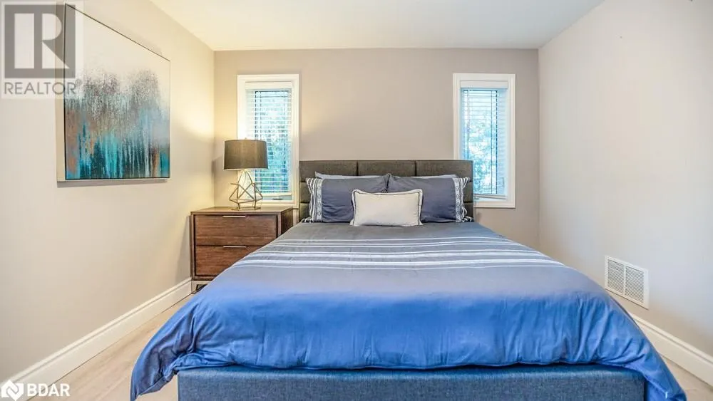 112 LAKESHORE Road W