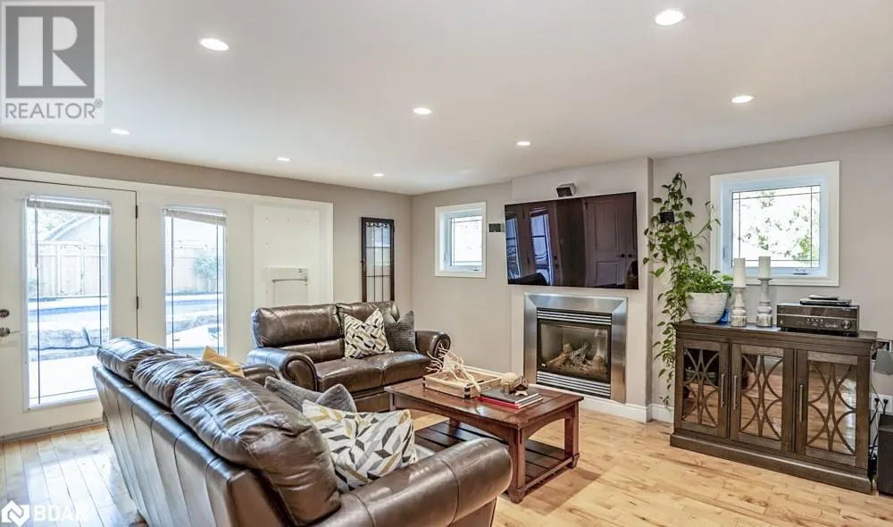 112 LAKESHORE Road W