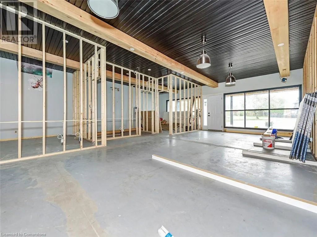52 HAMILTON PLANK Road