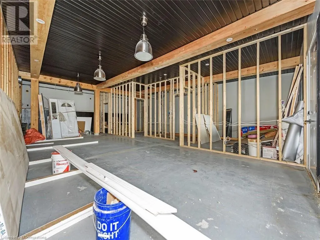52 HAMILTON PLANK Road