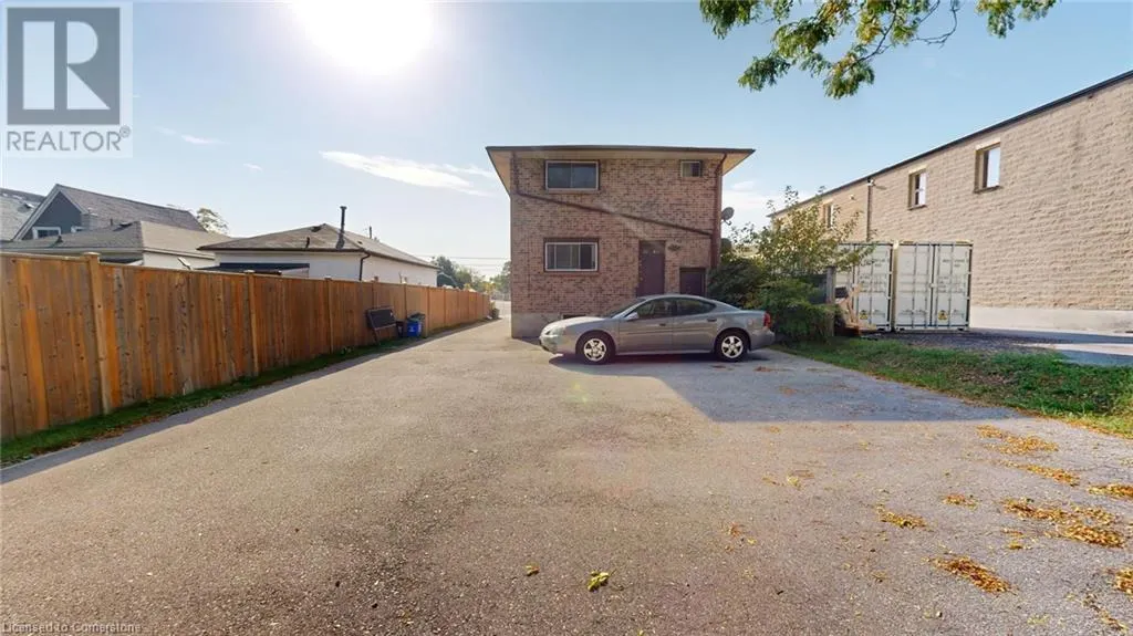 184 SIMCOE Street