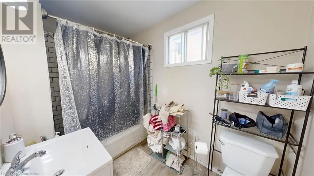 184 SIMCOE Street