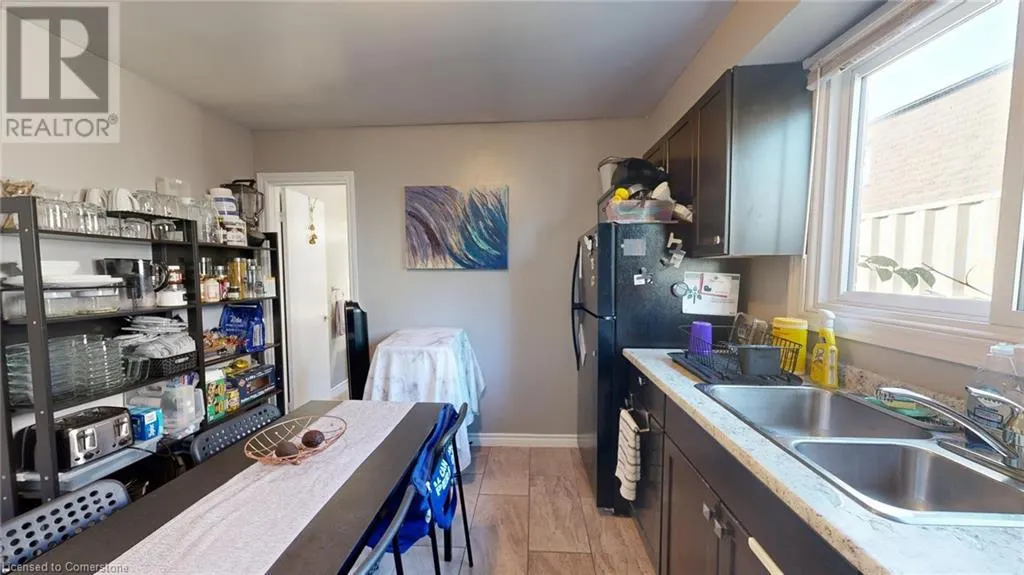 184 SIMCOE Street