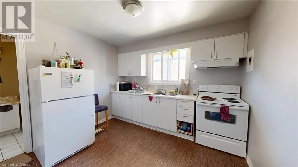 184 SIMCOE Street