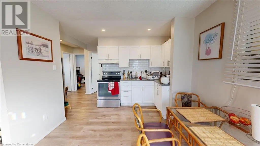 184 SIMCOE Street