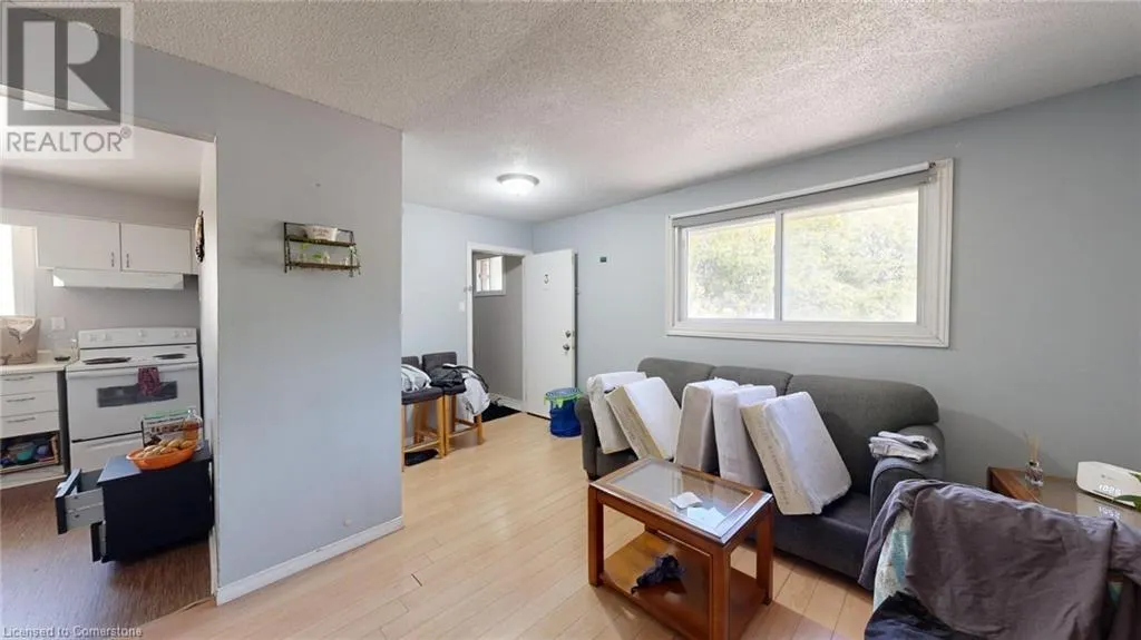 184 SIMCOE Street