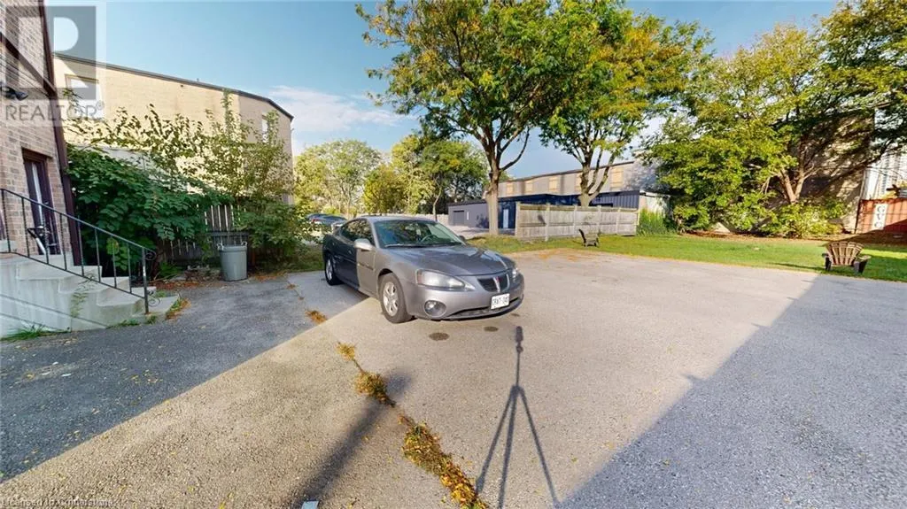 184 SIMCOE Street