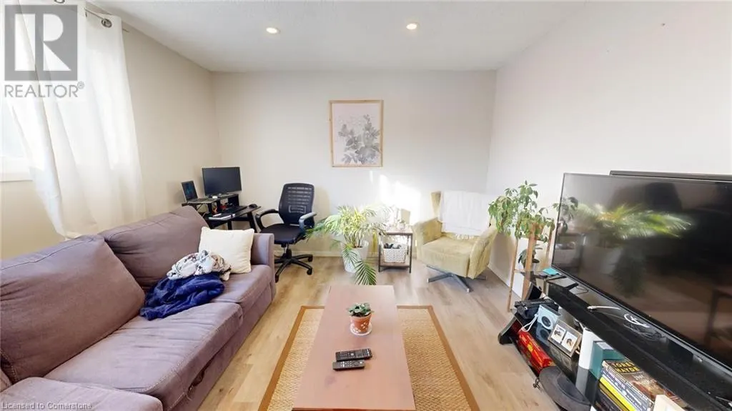 184 SIMCOE Street