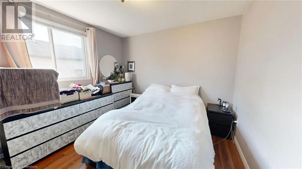 184 SIMCOE Street