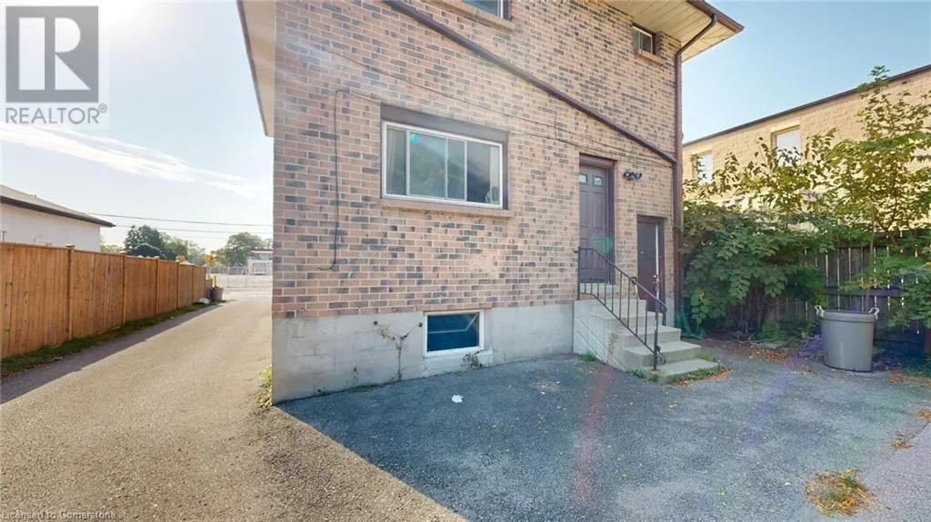 184 SIMCOE Street
