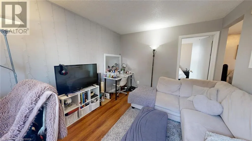 184 SIMCOE Street