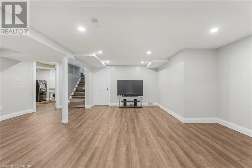 9 HEYWOOD Avenue