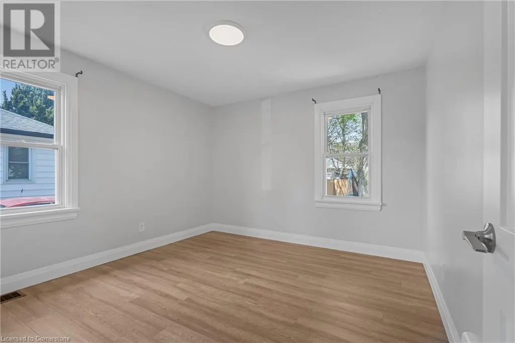 9 HEYWOOD Avenue