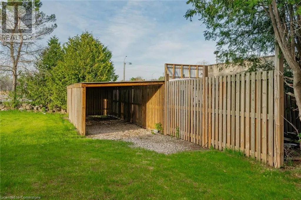 4 BROCK Road N