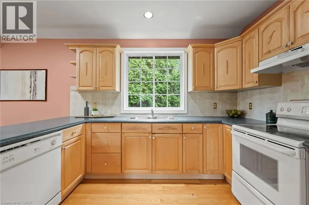 4 BROCK Road N