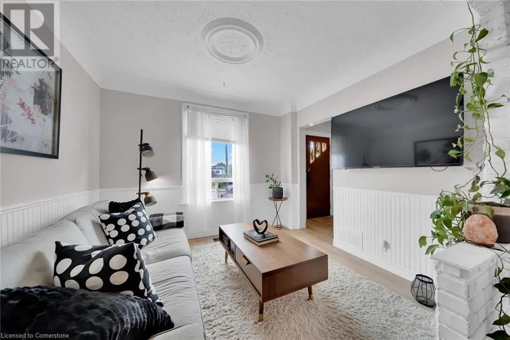 92 GLENDALE Avenue N